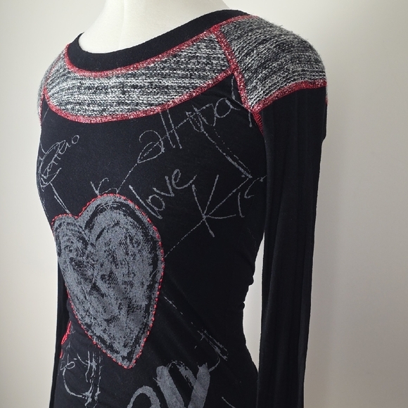 Desigual Long Sleeve Graphic Knit Top Black Gray Red Heart Print Women’s Size S - Picture 4 of 10